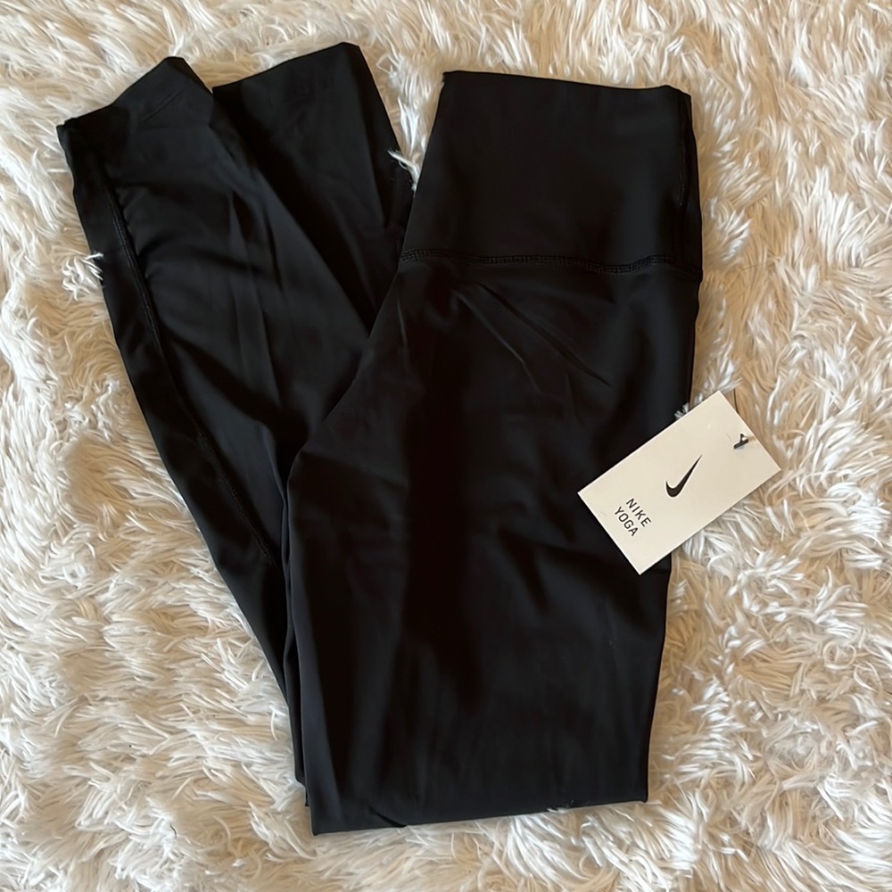 Nike Cropped High Rise Yoga Leggings